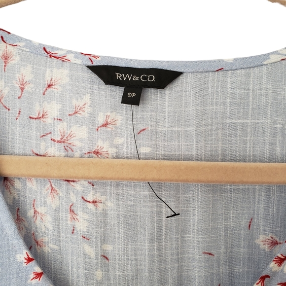 RW&CO Pale Blue Floral Top V-neck Flute Sleeve Relaxed Fit Tie Hem - Picture 6 of 8